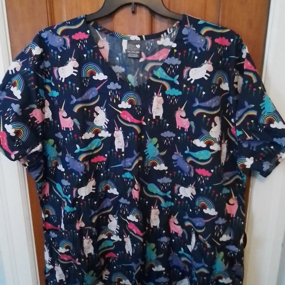 Zoe + Chloe plus size printed scrub top